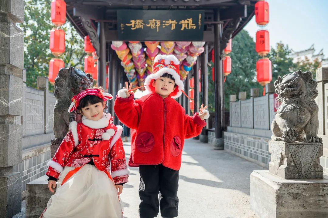 網(wǎng)絡中國節(jié)·春節(jié)｜古鎮(zhèn)春節(jié)氛圍拉滿，新春美陳出圈預定
