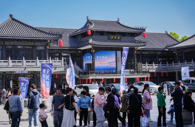 春游江淮 I 全民智駕，科技觸手可及！比亞迪新能源小篷車巡展亮相三河古鎮(zhèn)